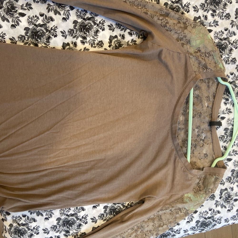 Light-Brown Longsleeve Floral Tee 🌻